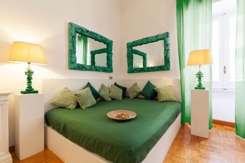 Spanish Steps Historic Apartment