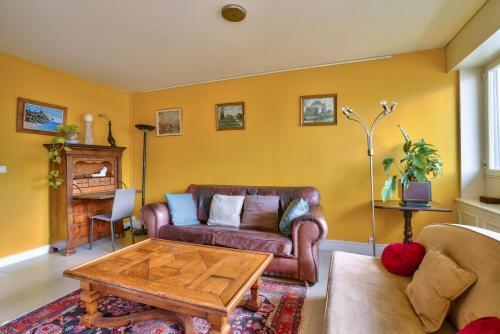 GuestReady - 105m2 bright apartment - Tap to explore photos