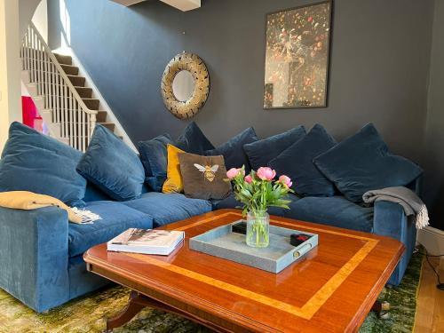 Luxury maisonette in top London location - Tap to explore photos