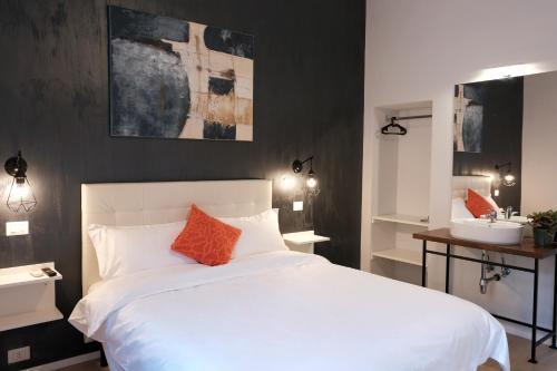 Numi B&B - Tap to explore photos