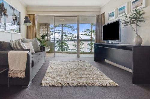 Manly Cove Retreat Harbour Views & Huge Terrace - Tap to explore photos