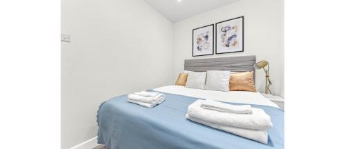 City Elegance: Spacious 2BR for Urban Comfort - Tap to explore photos