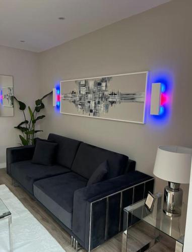 Luxury two bedroom garden flat - Tap to explore photos