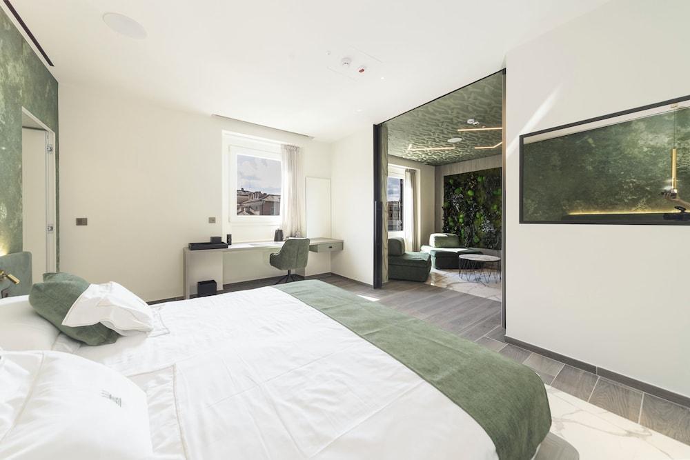 Tritone Luxury Suites Piazza del Popolo Room Type - Gianicolo - Presidential Room, City View Tritone Luxury Suites Piazza del Popolo Room Type - Gianicolo - Presidential Room, City View