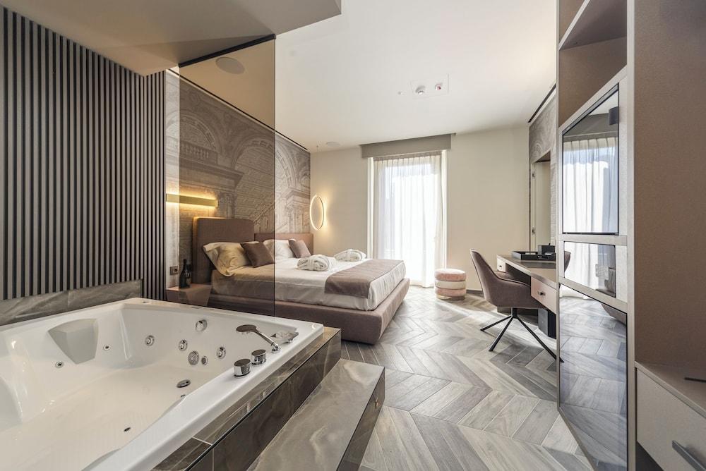 Tritone Luxury Suites Piazza del Popolo Room Type - Piazza Venezia - Luxury Room