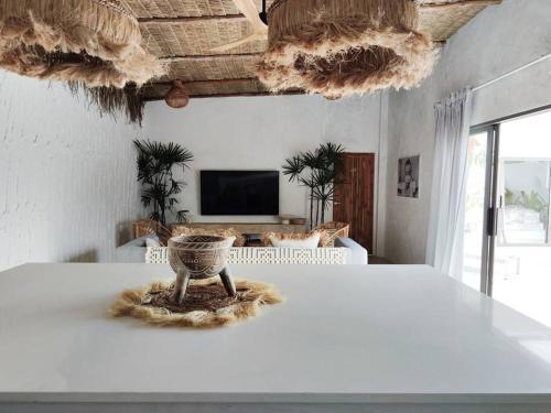 New 3Br 3Bath Lux Pool Villa, Bangrak Beach - Tap to explore photos
