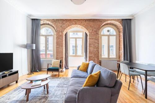 Warm Rustic Charming 2BD Galata wPatio Gem! #320 - Tap to explore photos