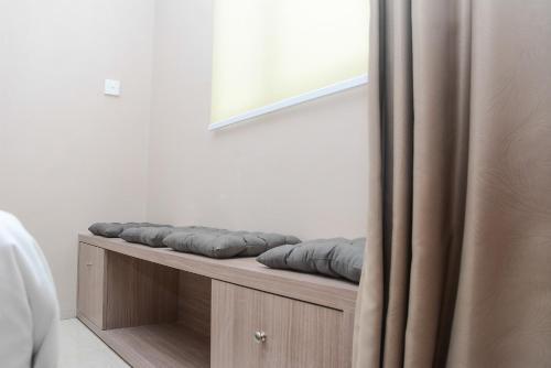 New Furnished Studio Maple Park Sunter Apartment By Travelio - Tap to explore photos