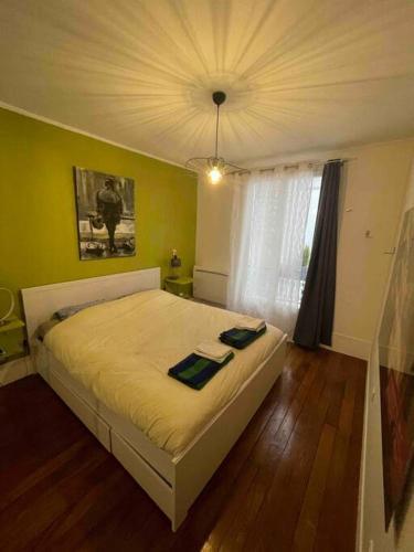 Spacious and convenient 2 BR flat in Paris centre - Tap to explore photos