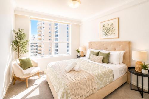 Luxury 3BR CBD Apt with Huge Balcony & City Views - Tap to explore photos