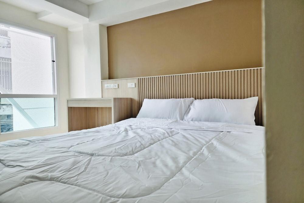 Reezq Hostel Room Type - Standard Double Room