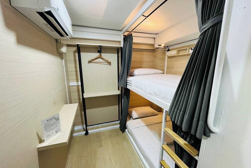Reezq Hostel Room Type - One Bed in 2 Shared Bunk Beds