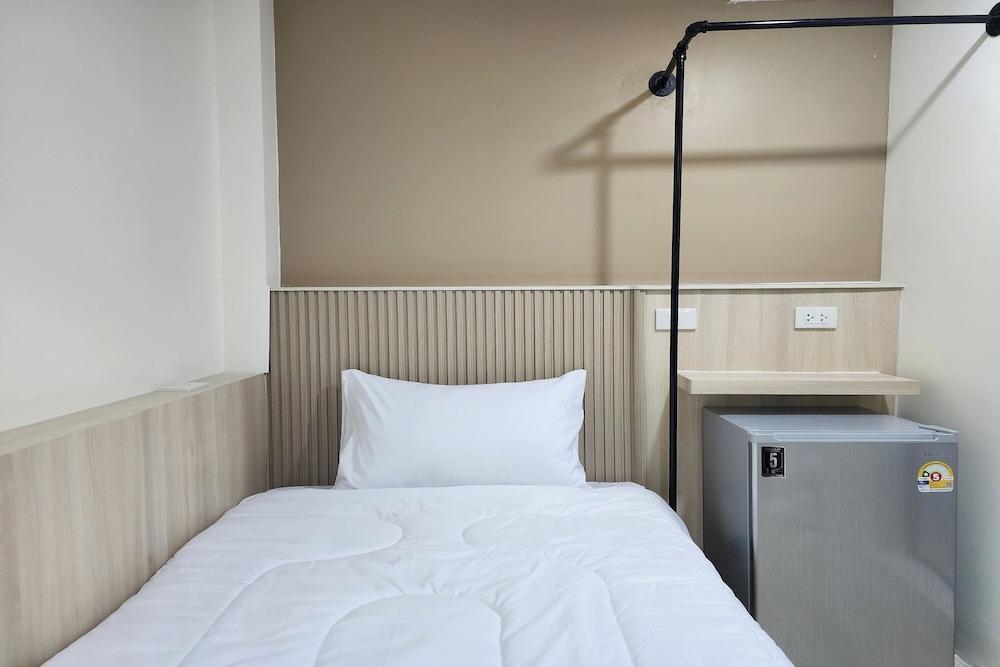 Reezq Hostel Room Type - Standard Single Room