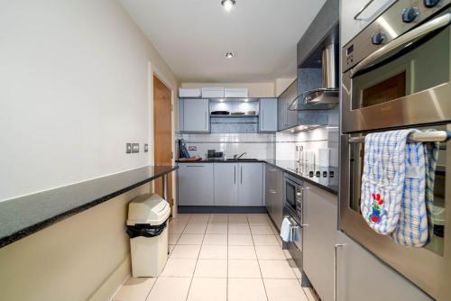 Fabulous 3 bed apartment in Vauxhall - Tap to explore photos
