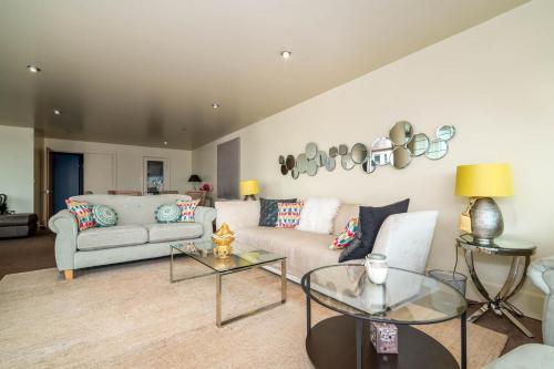 Fabulous 3 bed apartment in Vauxhall - Tap to explore photos