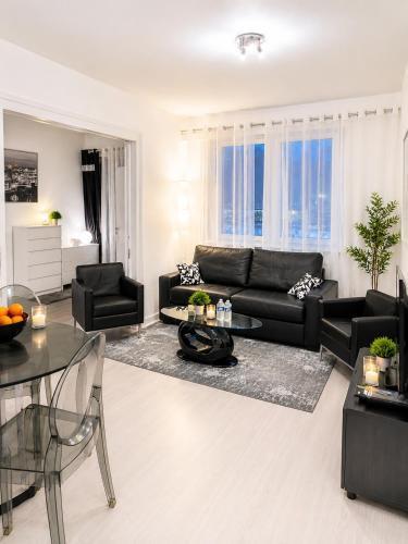 Champs elysees apartment 4 - Tap to explore photos