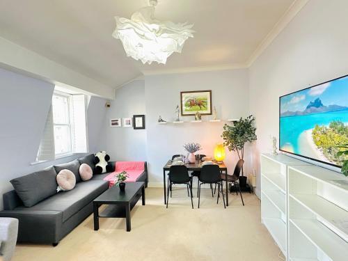 Westminster cosy apartment - Tap to explore photos