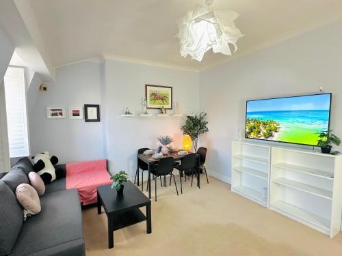 Westminster cosy apartment - Tap to explore photos