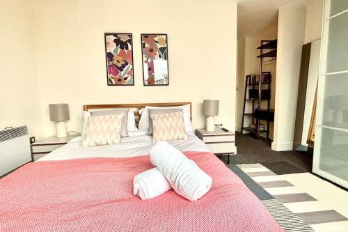 Stunning 2 Bed Ensuite Apart