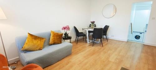 Blossom apartment with garden