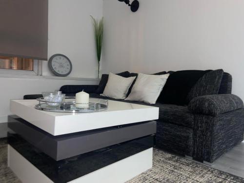 MODERN APARTMENT-GREENWICH/WOOLWICH - Tap to explore photos