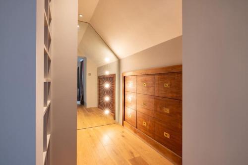 Chelsea Penthouse - Roof Terrace & Central AC - Tap to explore photos