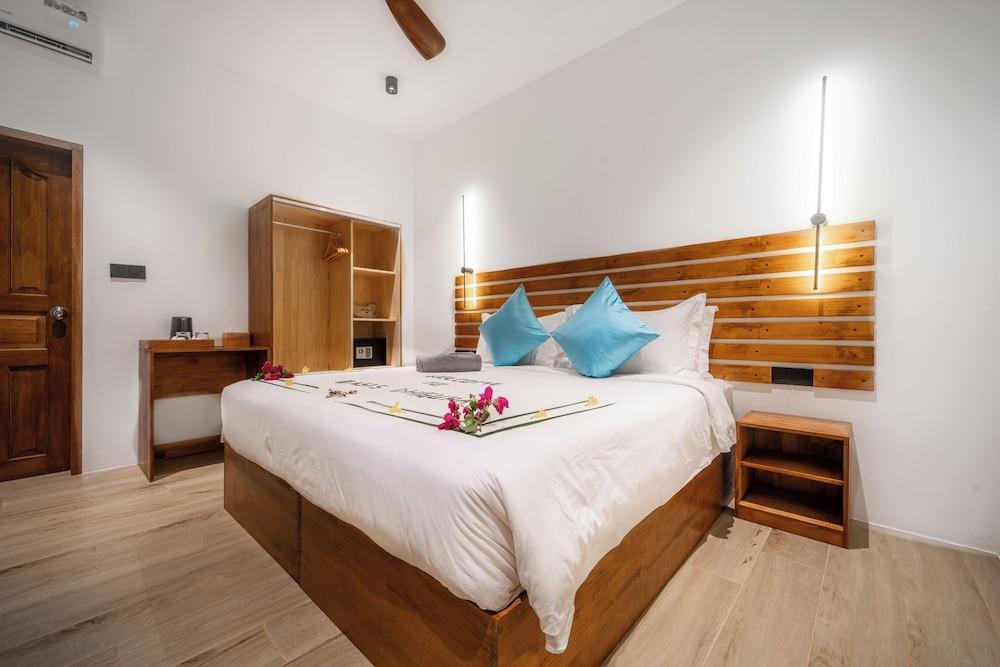 Oasis Dhigurah Room Type - Deluxe Double or Twin Room