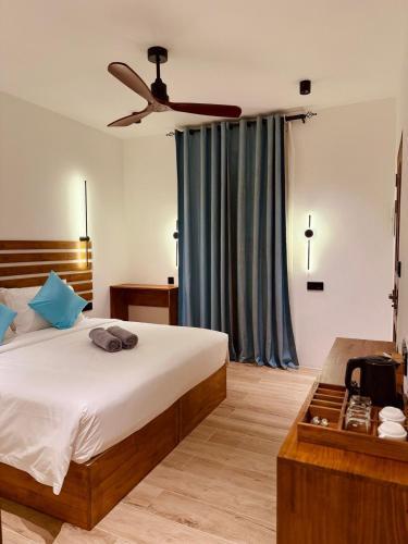 Oasis Dhigurah - Tap to explore photos