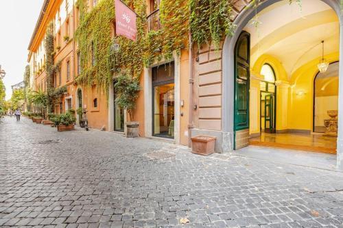 Tiny Steps to Piazza di Spagna - Tap to explore photos