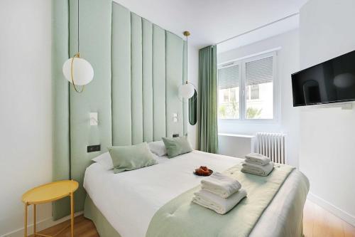Charming apartment - 1BR-4P - AC - Marais - Tap to explore photos
