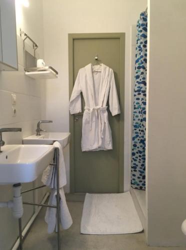 Studio calme idéal pour déplacement professionnel, dans une maison - Tap to explore photos