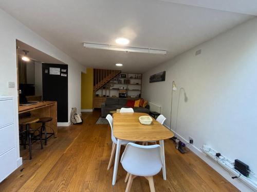 Contemporary Flat w Private Patio London Fields