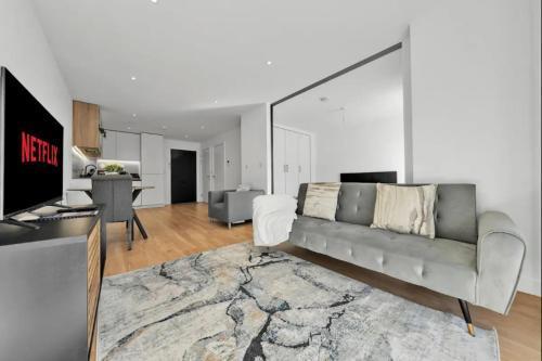 Colindale NW9 1BED TV/WIFI - Tap to explore photos