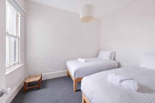 Paddington Retreat - Tap to explore photos