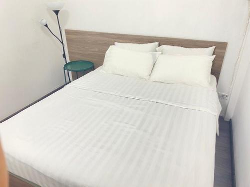 ONEWAY Guest House BKK - Tap to explore photos