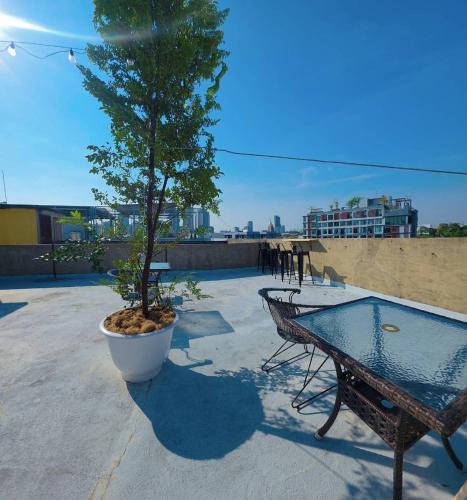 ONEWAY GUEST HOUSE BKK - Tap to explore photos