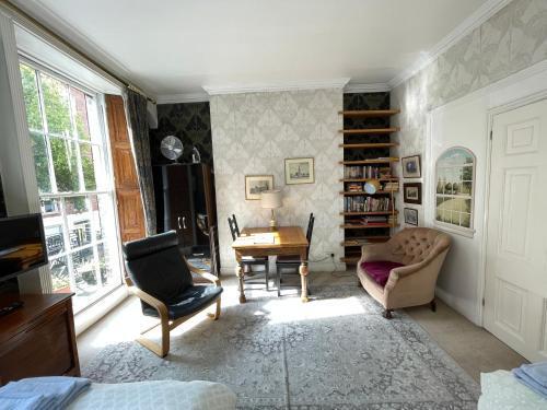 Cosy central London apartment 002 - Tap to explore photos