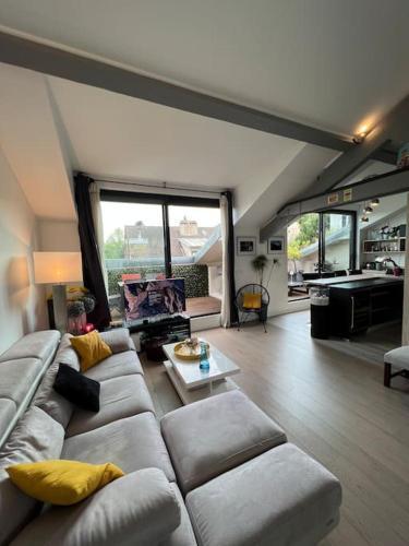 Superbe loft climatisé à Suresnes avec terrasse - Tap to explore photos
