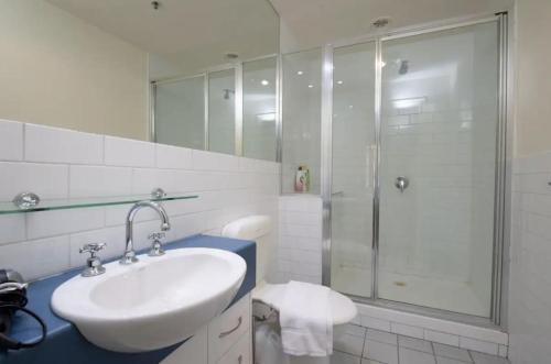 Readyset Apartments Melbourne Room Type - Three-Bedroom Deluxe Apartment