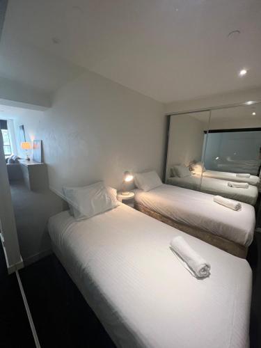 Readyset Apartments Melbourne Room Type - Two-Bedroom Apartment with City View Readyset Apartments Melbourne Room Type - Two-Bedroom Apartment with City View