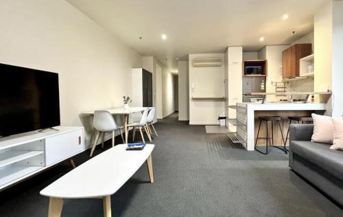 Readyset Apartments Melbourne Room Type - Four-Bedroom Standard Apartment Readyset Apartments Melbourne Room Type - Four-Bedroom Standard Apartment