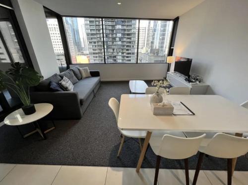 Readyset Apartments Melbourne - Tap to explore photos