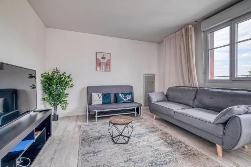 Appartement family terrasse 6-7pers proche Disney et gare - Tap to explore photos