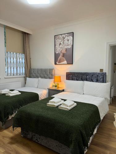 St Johns 2Bedroom Apartment - Tap to explore photos