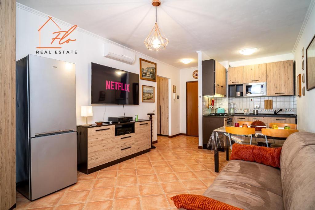 FlorealEstate - Tap to explore photos