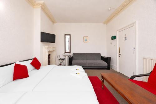 Saji Hotel Ilford Room Type - Triple Room with Shared Bathroom Saji Hotel Ilford Room Type - Triple Room with Shared Bathroom