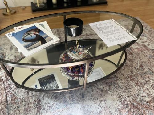 Warm & Welcoming London Escape with Home Touches - Tap to explore photos