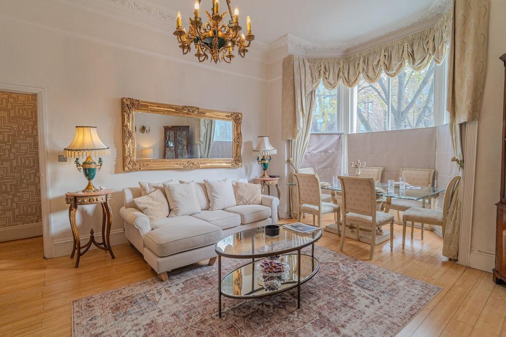 Warm & Welcoming London Escape With Home Touches - Tap to explore photos