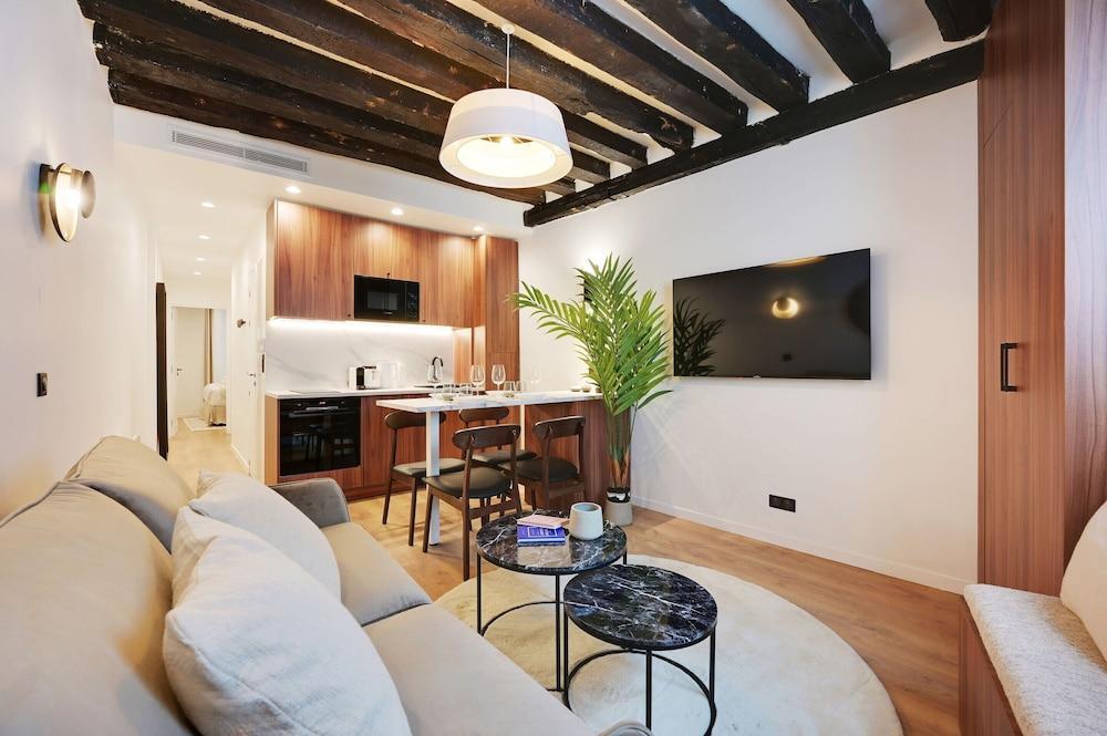 Chic Apartment - 1br/4p -ac- Marais/vosges - Tap to explore photos