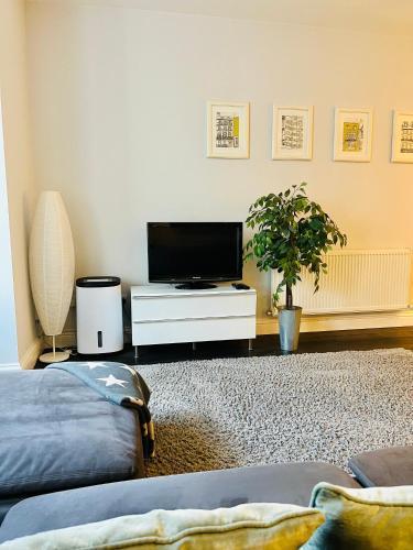 Stunning and Peaceful London Flat - Tap to explore photos